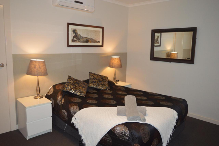 Bedroom 5, Blue Lake Motel, Mount Gambier