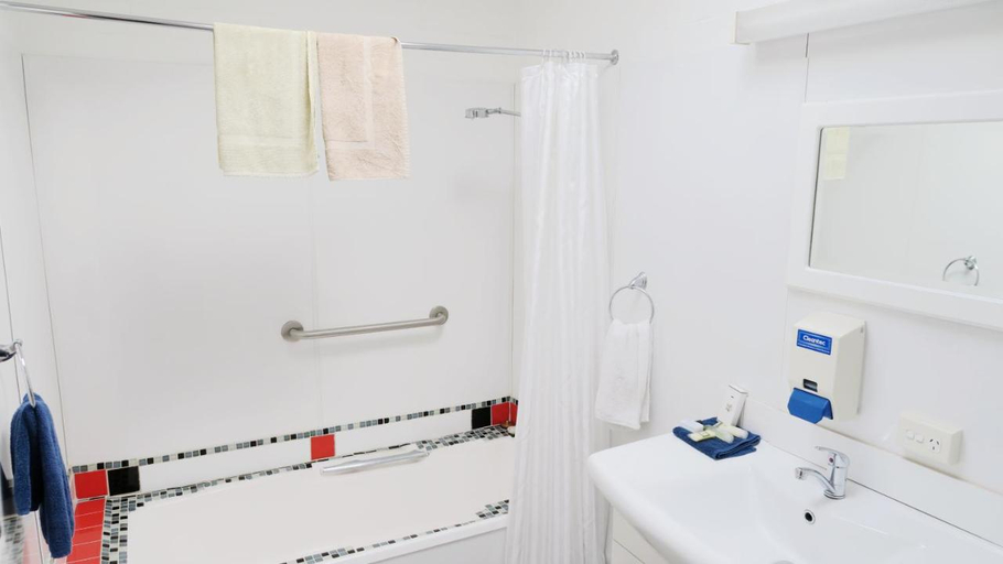 Bathroom 4, Junction Motel New Norfolk, Derwent Valley