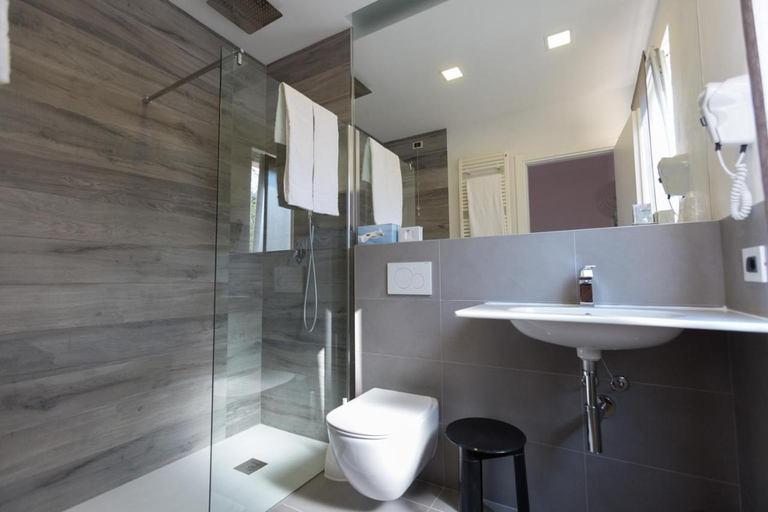 Bathroom 3, Hotel Al Caval, Verona