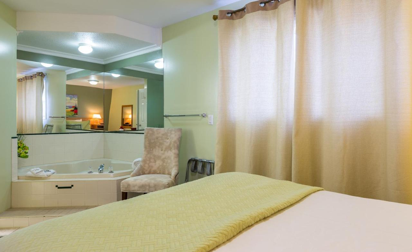 Bedroom 4, Oasis Inn, Central Okanagan