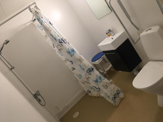 Bathroom 3, Motoristen, Vara