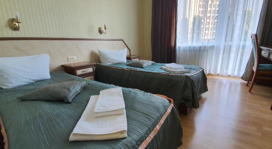 Bedroom 3, Hermes Resort Hotel, Drohobyts'ka