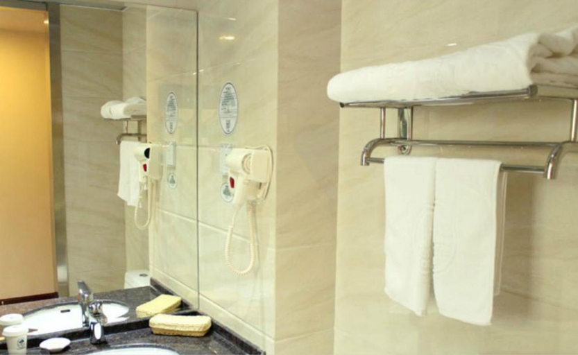 Bathroom 3, GreenTree Inn (Tianjin Eye Dabeiyuan Store), Tianjin