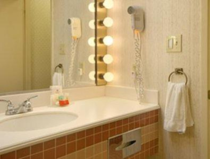 Bathroom 3, Merced inn & suites, Merced