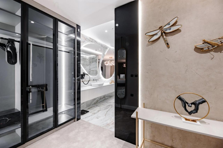 Bathroom 5, Mirror Hotel