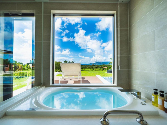 Bathroom 5, Kanehide Kise Country Club, Nago
