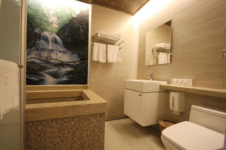 Bathroom 4, KU KUAN HOTEL, Taichung