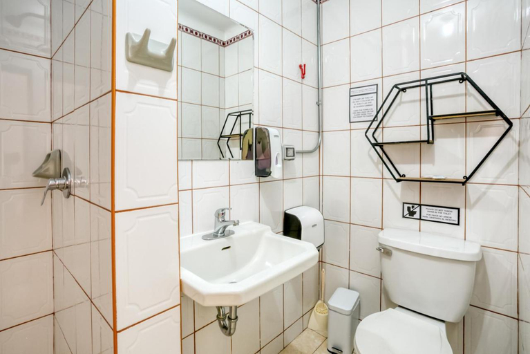 Bathroom 4, Selina Cusco Saphi, Cusco