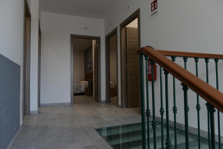 Others 4, Hotel Oregon, Milano