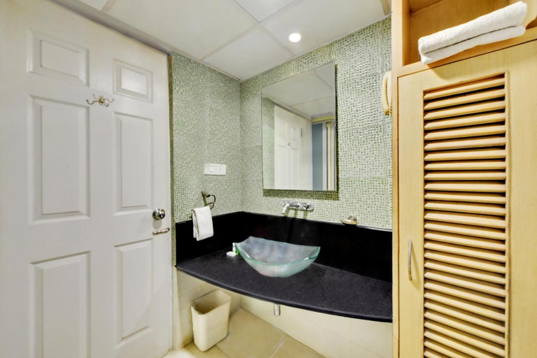 Bathroom 3, Hotel Twin Tulips, Bangalore