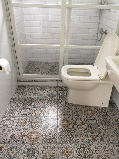 Bathroom 3, Balai Vittorio, Oton