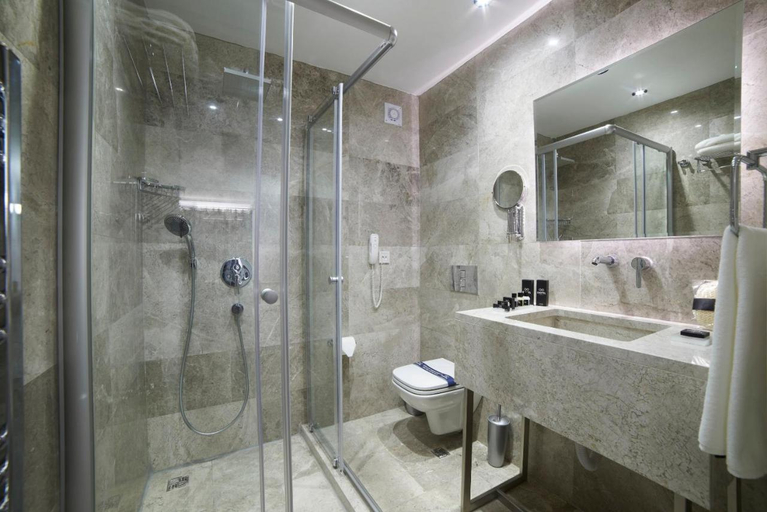 Bathroom 4, En Otel Karaca, Merkez
