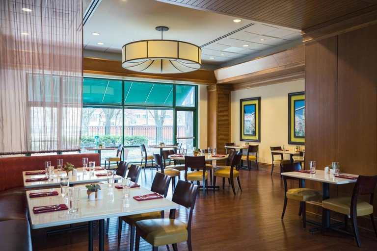 Food & Drinks 5, Marriott Chicago At Medical District, Cook