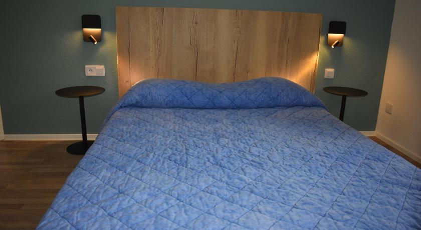 Bedroom, Cat'Hotel, Drôme