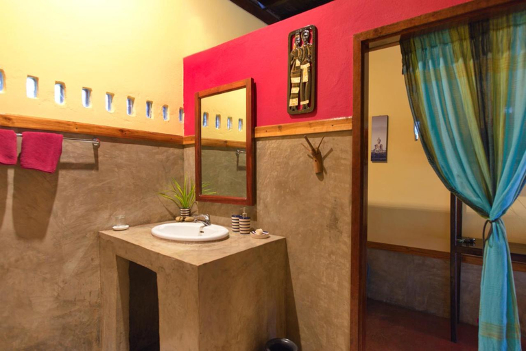 Bathroom 2, Mandala Ou Resort, Ngoi