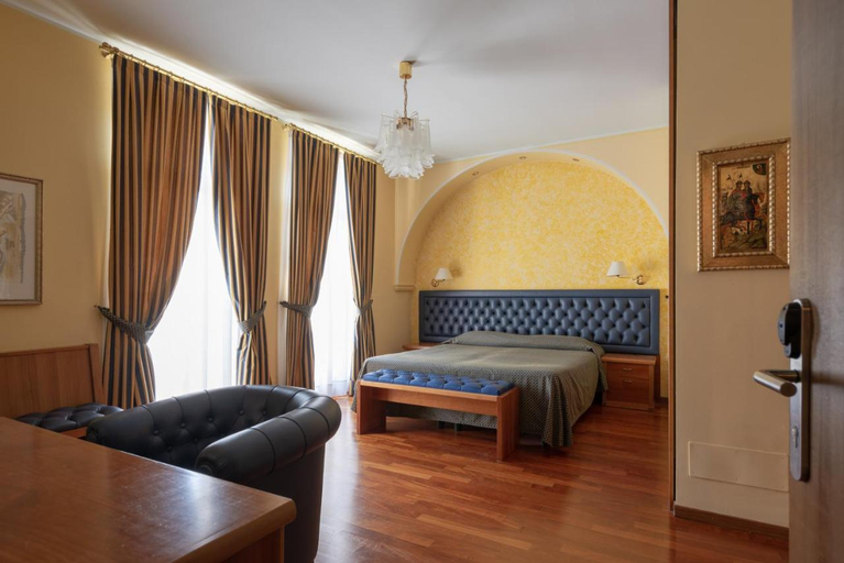 Bedroom 2, Hotel Verdeneve, L'Aquila