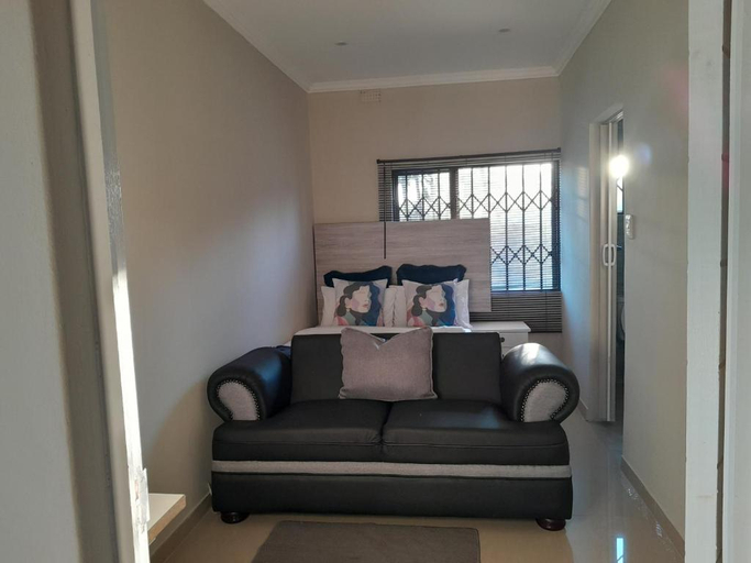 Others 5, Montrose BnB, Ugu
