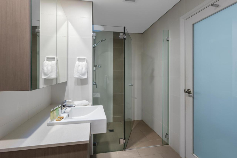 Bathroom 4, Nesuto Woolloomooloo, Sydney