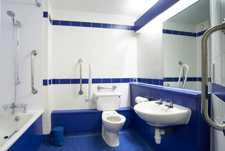 Bathroom, Travelodge London Ilford, London