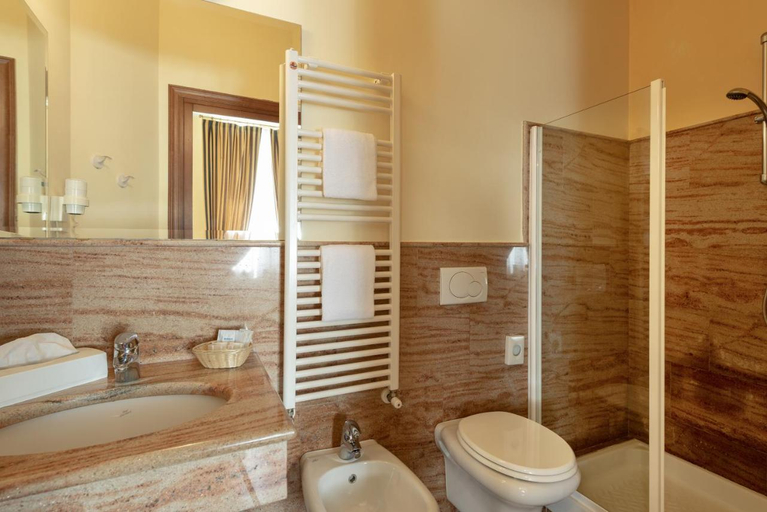 Bathroom 3, Hotel Verdeneve, L'Aquila