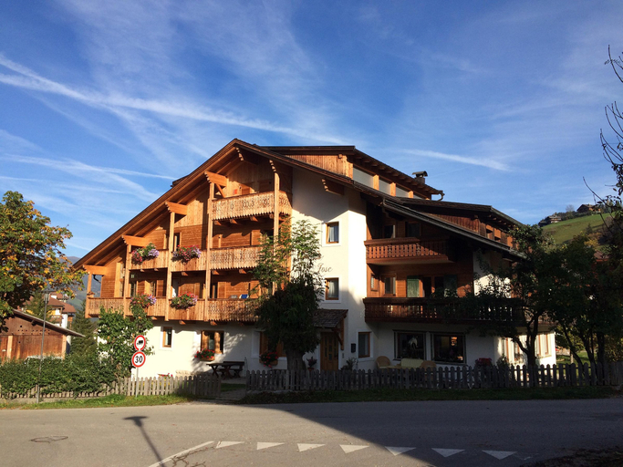 Exterior & Views 2, Garni Iosc, Bolzano