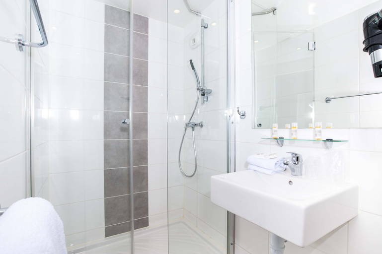 Bathroom 3, Dios Hôtel - Toulouse Nord, Haute-Garonne