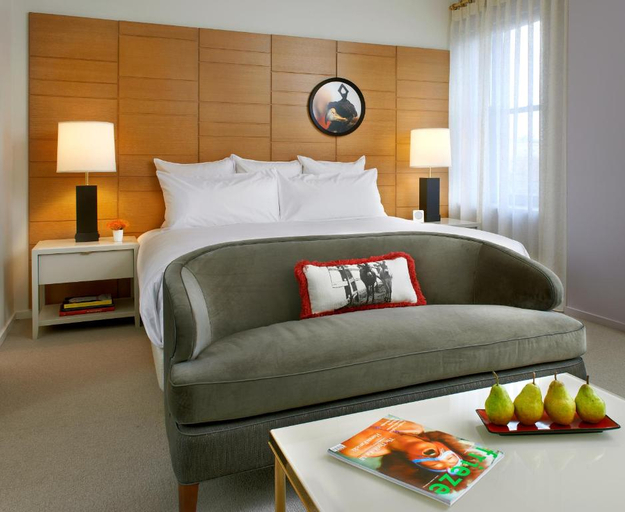 Bedroom 2, 21c Museum Hotel Cincinnati, Hamilton