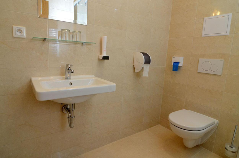 Bathroom 3, Hotel Belier, Prešov