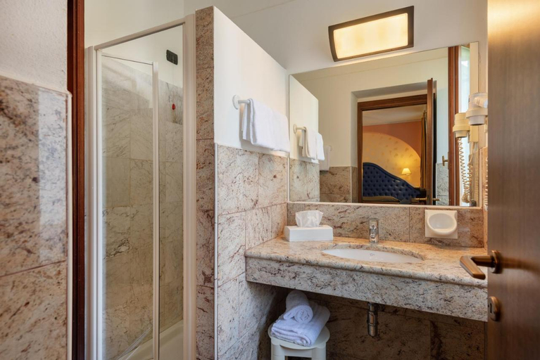 Bathroom 3, Hotel Verdeneve, L'Aquila
