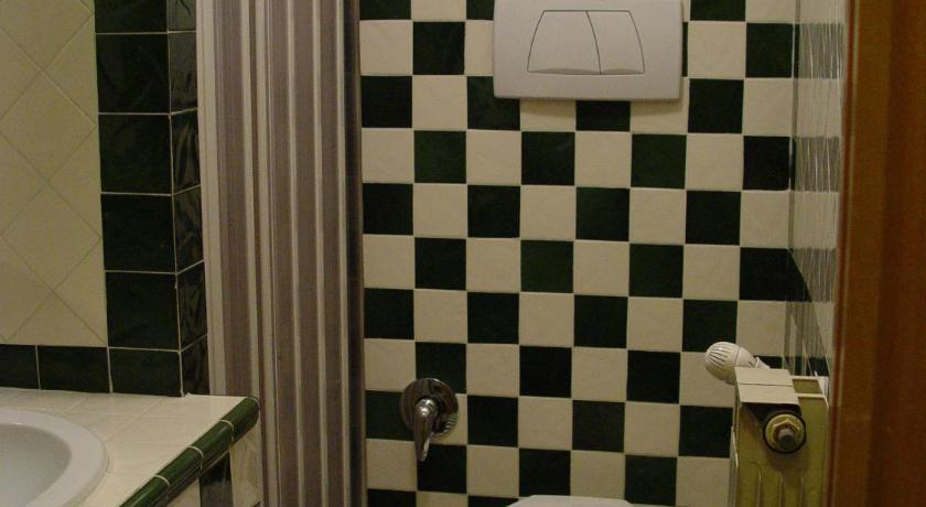 Bathroom 4, Hotel Sutrium, Viterbo