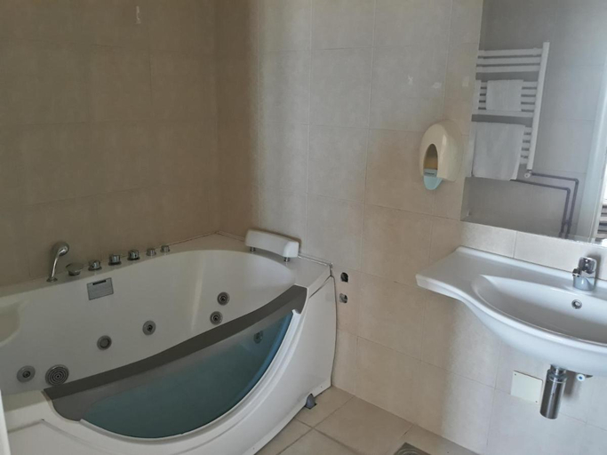 Bathroom 3, Hotel Marica, Niš