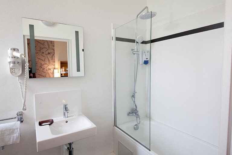 Bathroom, Albert Elisabeth, Puy-de-Dôme