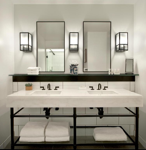 Bathroom, 21c Museum Hotel Cincinnati, Hamilton