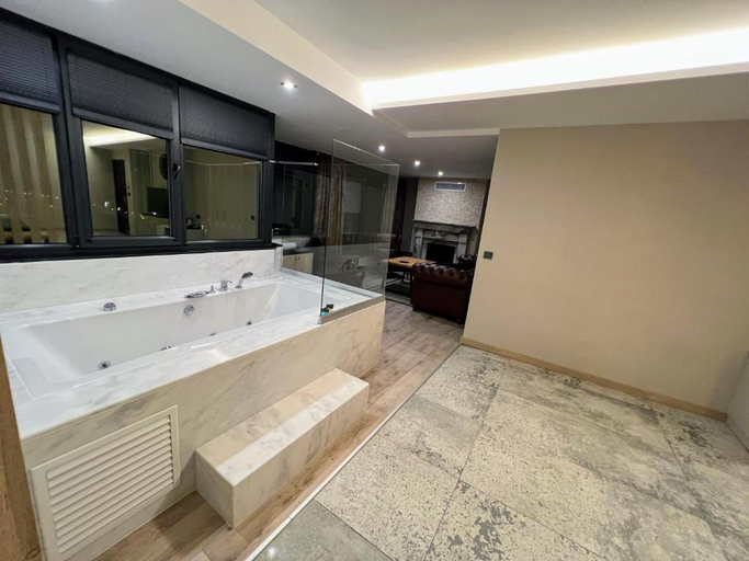 Bathroom 4, Life Point Hotel, Merkez