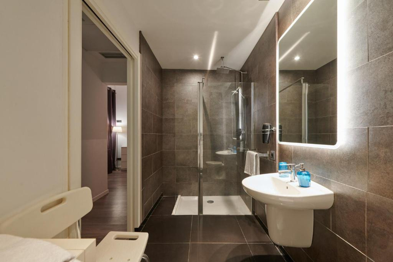 Bathroom 3, Hostal Mayerling Centro, Barcelona