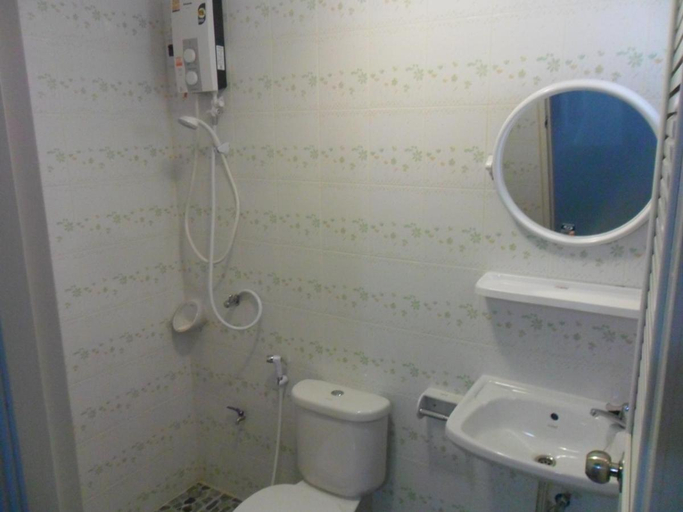 Bathroom, Tisaraporn Resident, Lam Luk Ka