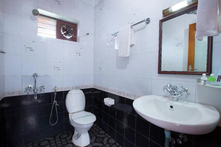 Bathroom, Indrizzo Spice Valley, Idukki