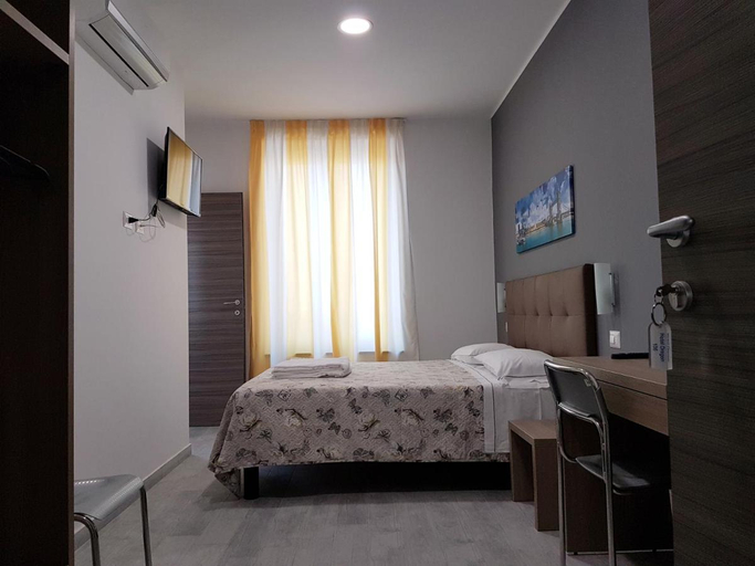 Bedroom 3, Hotel Oregon, Milano
