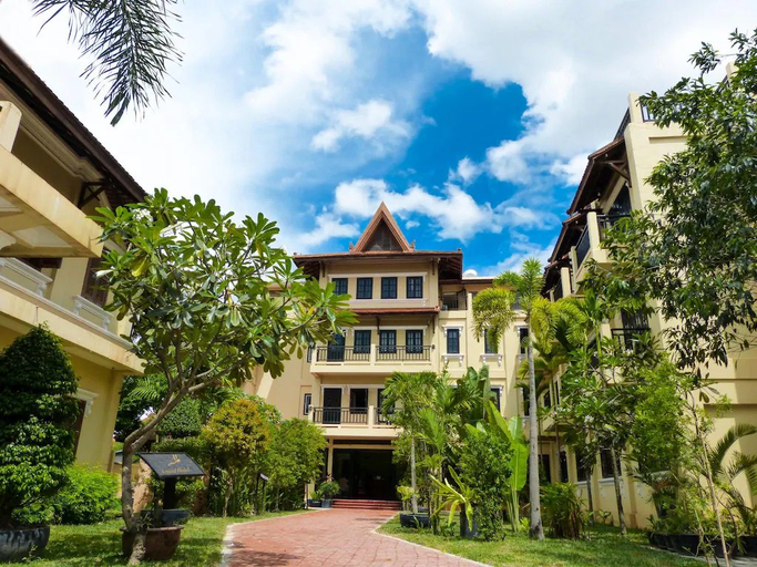 Exterior & Views