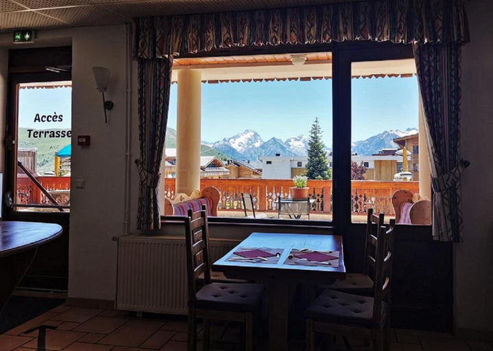Others, Hotel Les Bruyeres, Isère