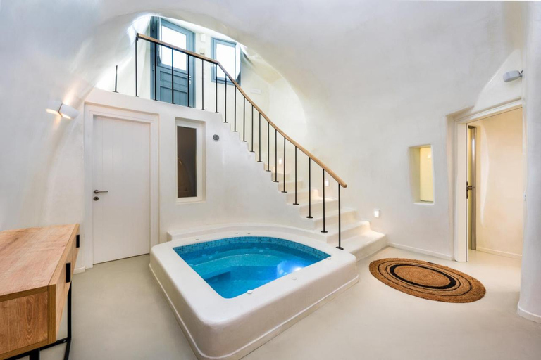 Sport & Beauty 4, Hill Suites Santorini, South Aegean