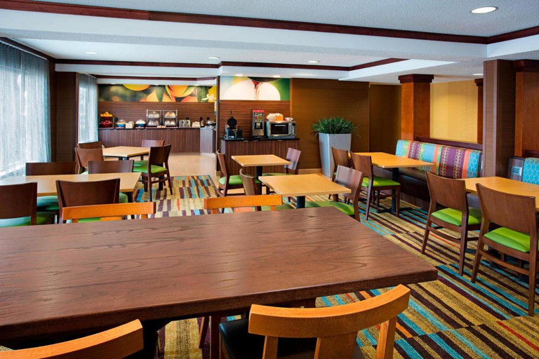 Food & Drinks 5, Fairfield Inn & Suites Merrillville, Lake