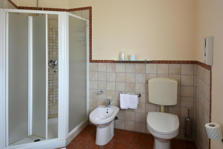 Bathroom 4, Hotel Eolo, Mantua