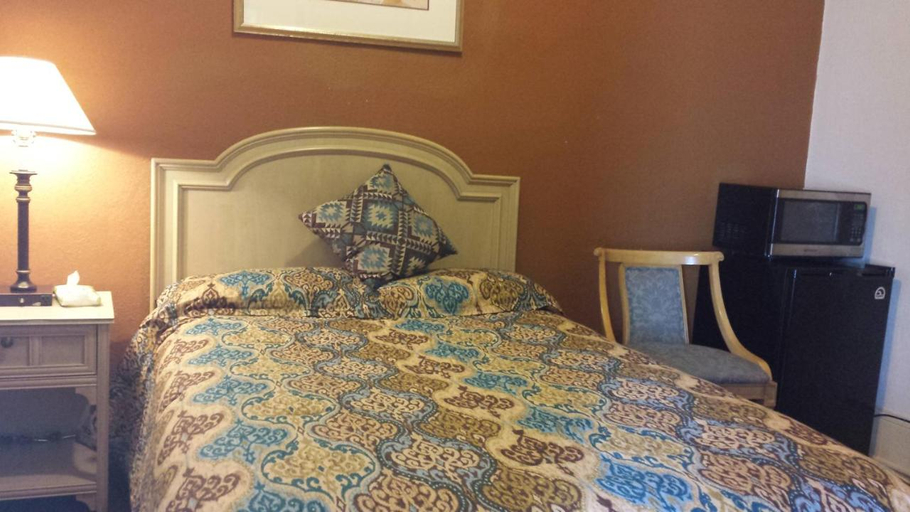 Bedroom 2, El Capitan Hotel, Merced