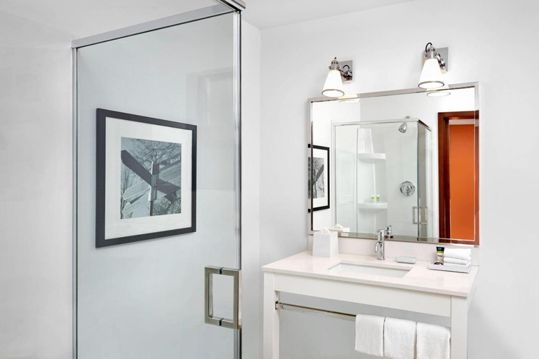 Bathroom 5, Grand Park Hotel Vancouver Airport, an Ascend Collection Hotel, Greater Vancouver