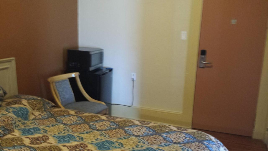 Bedroom 5, El Capitan Hotel, Merced