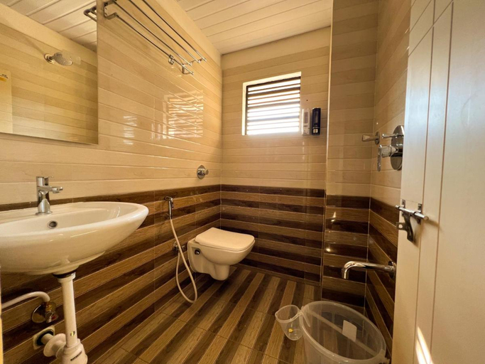 Bathroom 3, Hotel Skyline by Agira Hotels, Bangalore