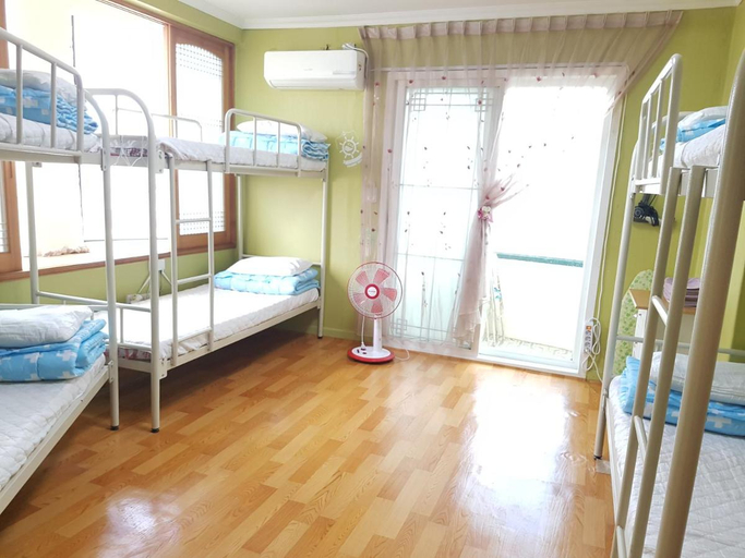 Bedroom 1, Nice View Guesthouse, Seogwipo