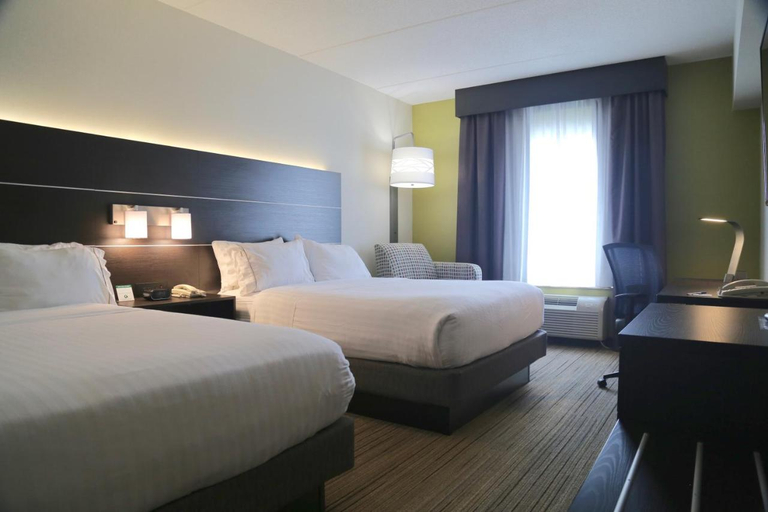Bedroom 5, Holiday Inn Express & Suites BRAMPTON by IHG, Peel