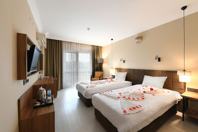 Bedroom 2, Agiros Thermal Resort Spa Hotel, Bigadiç